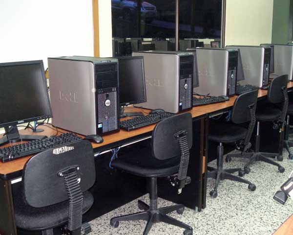 Inauguración de nuevos laboratorios de computación